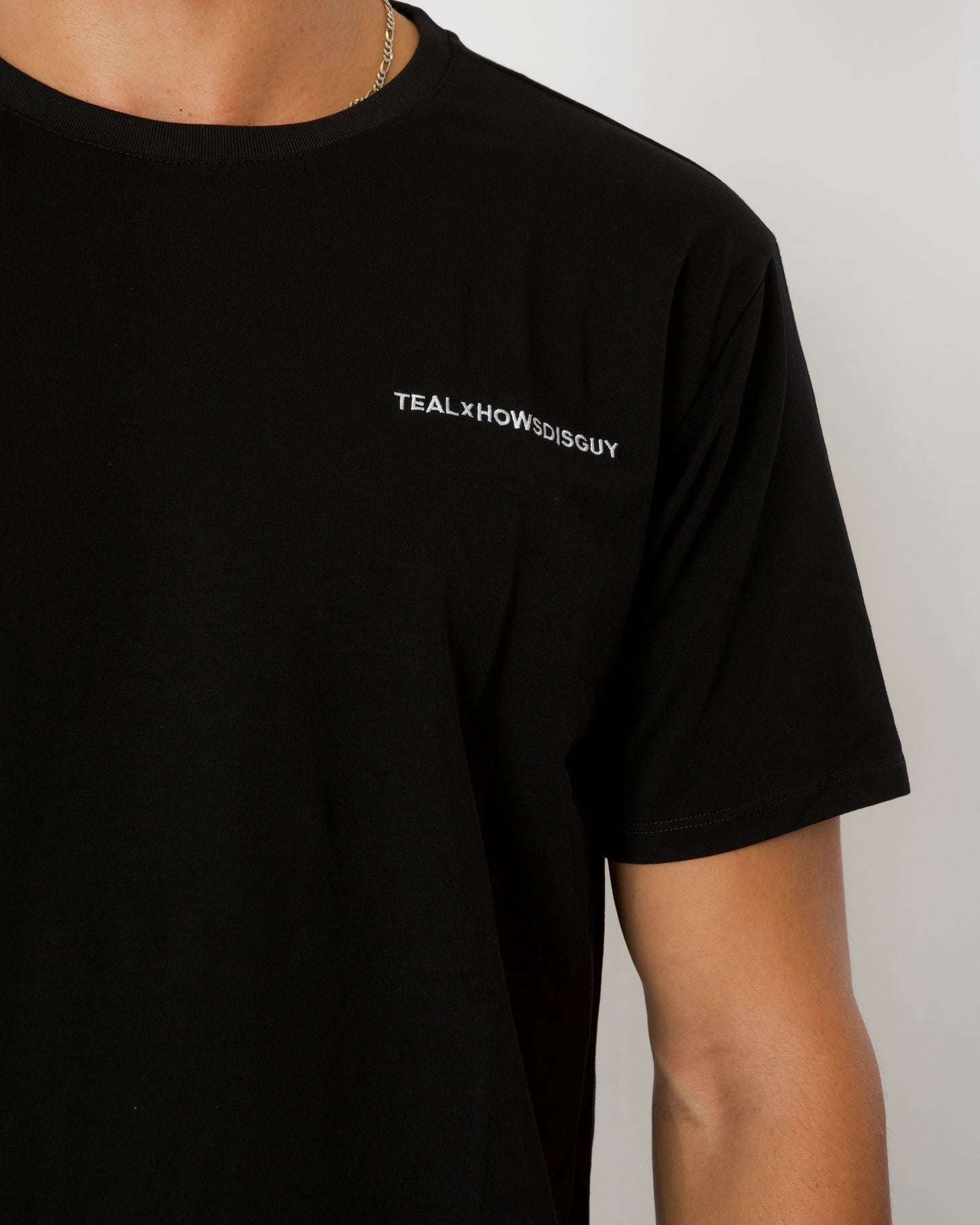 Howsdisguy Everyday Tee in Black