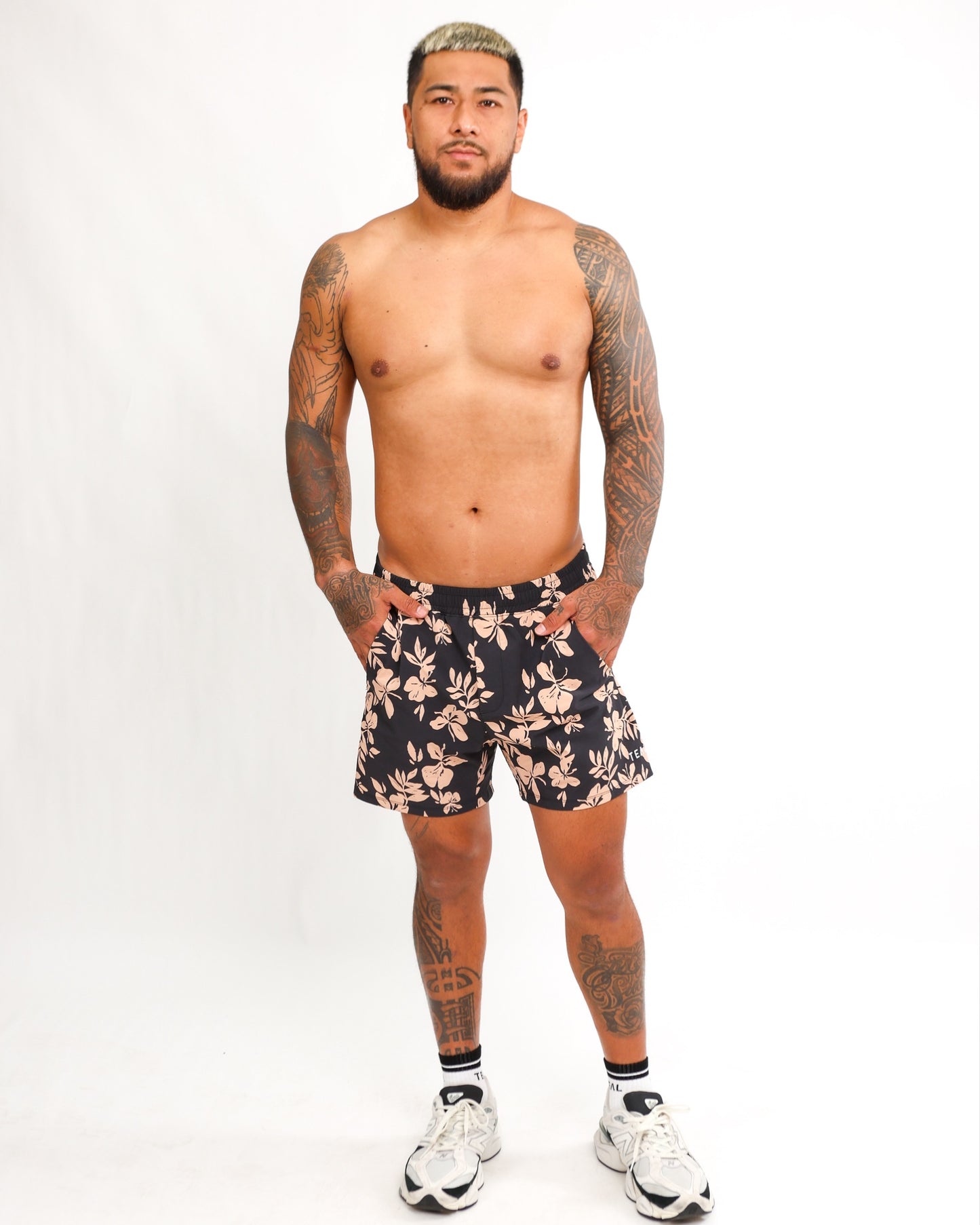 Luxe Hybrid 5” Men's Shorts in Okika Black