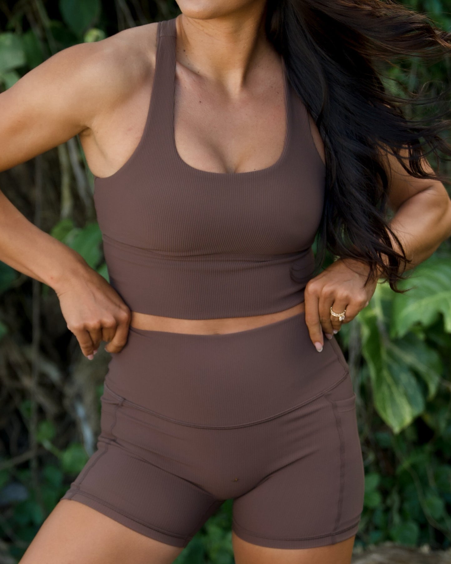 Agile Cropped Tank in Ribbed Mocha