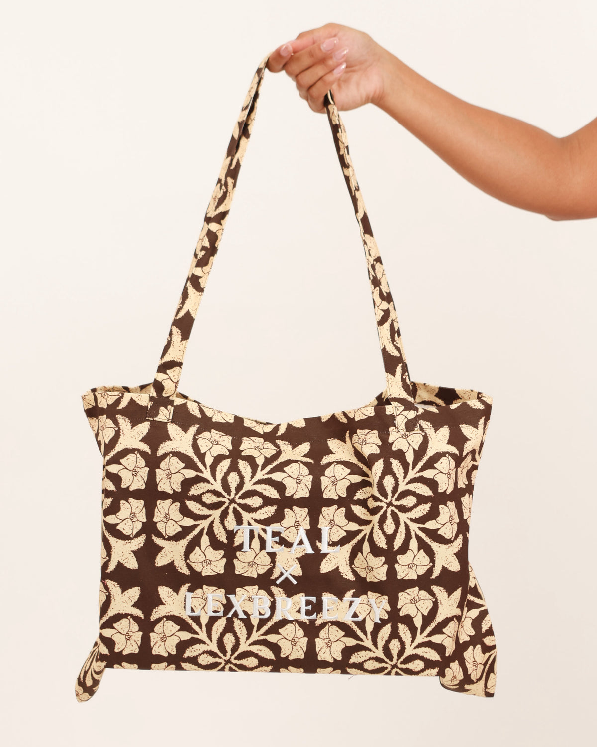 Shopping Tote in Brown Puakenikeni Quilt