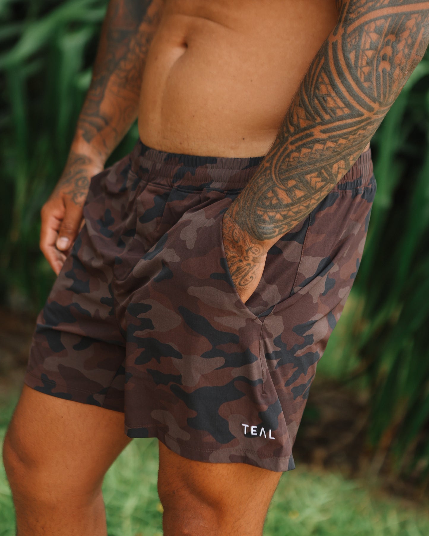 Luxe Hybrid 5" Men's Shorts in Brown Camo