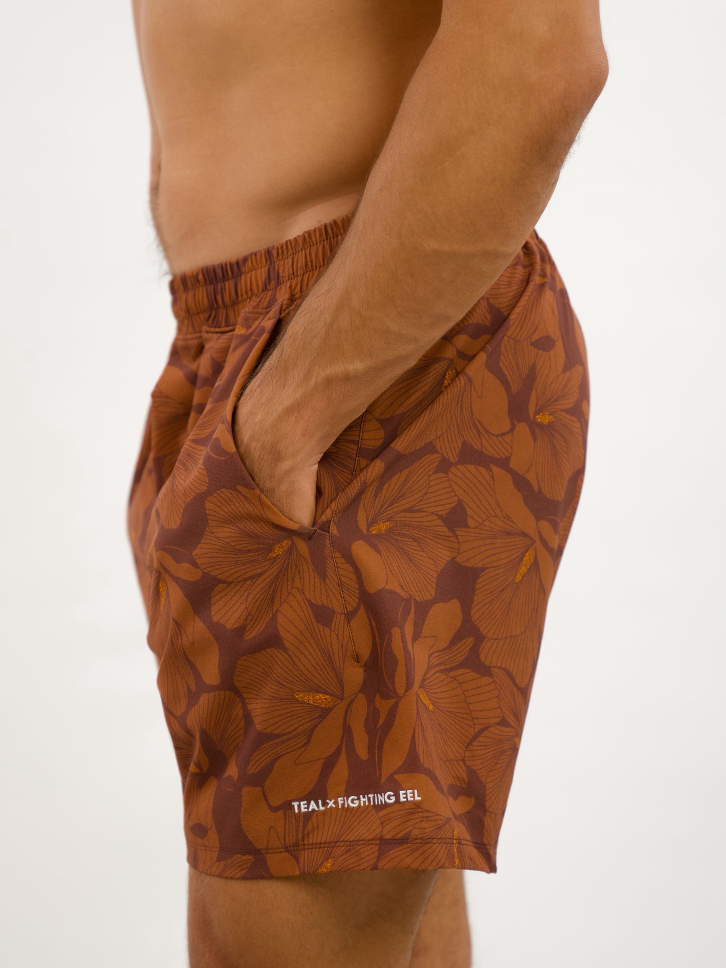 Luxe Hybrid 6” Men's Shorts in Chic Magnolia Brown
