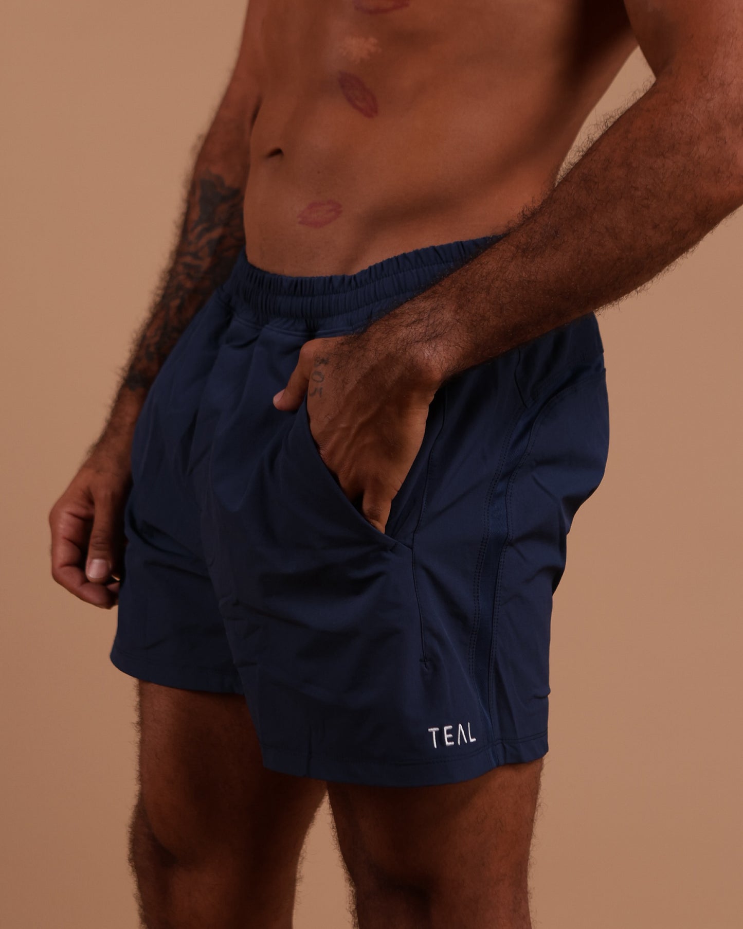 Luxe Hybrid 4" Men's Shorts in Navy