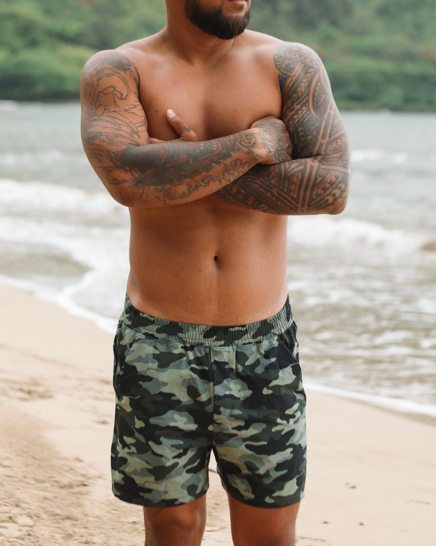 Luxe Hybrid 5" Men's Shorts in Green Camo