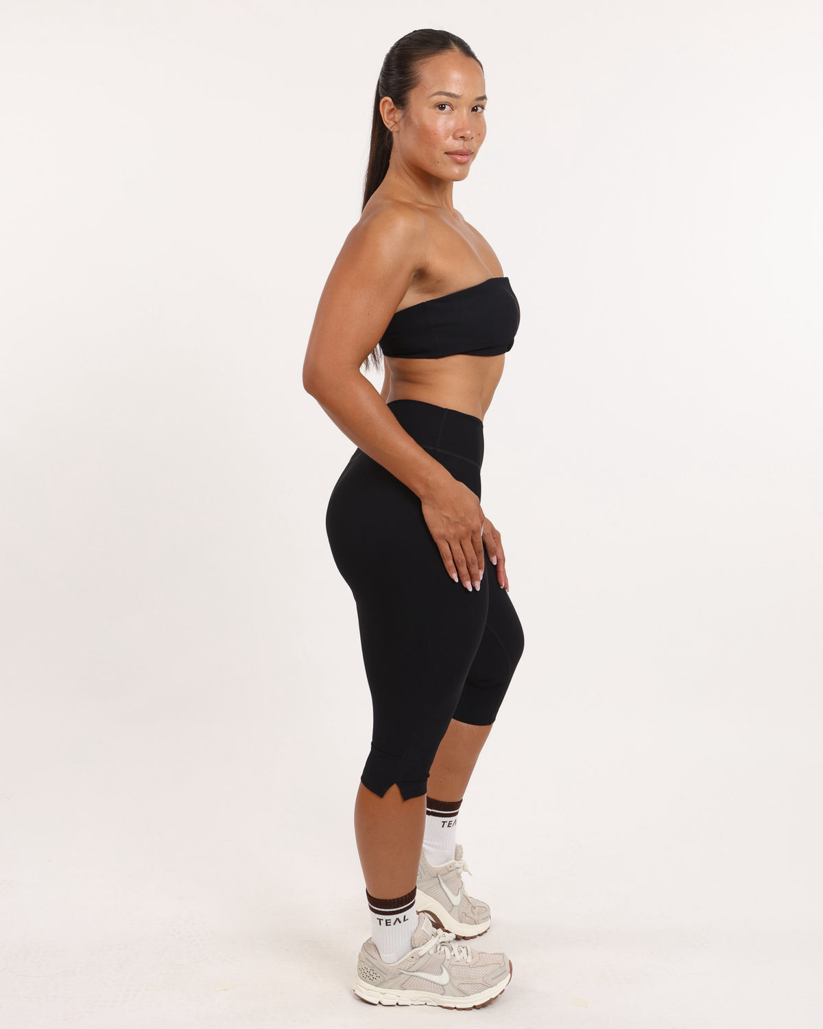Essential Mid Rise Capri Leggings in Ribbed Black