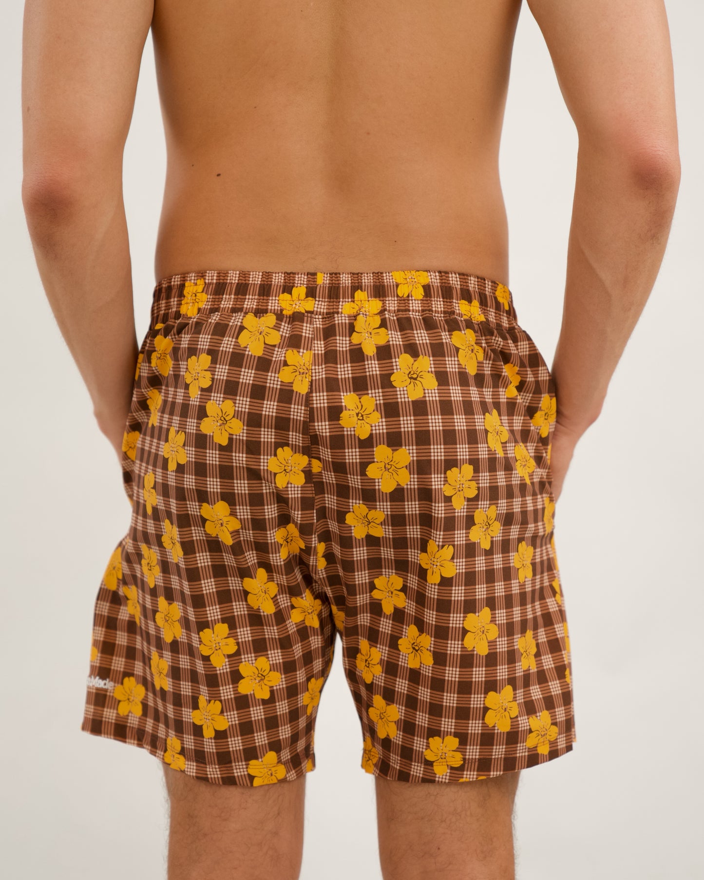 Luxe Hybrid 6” Men's Shorts in Brown Puakenikeni