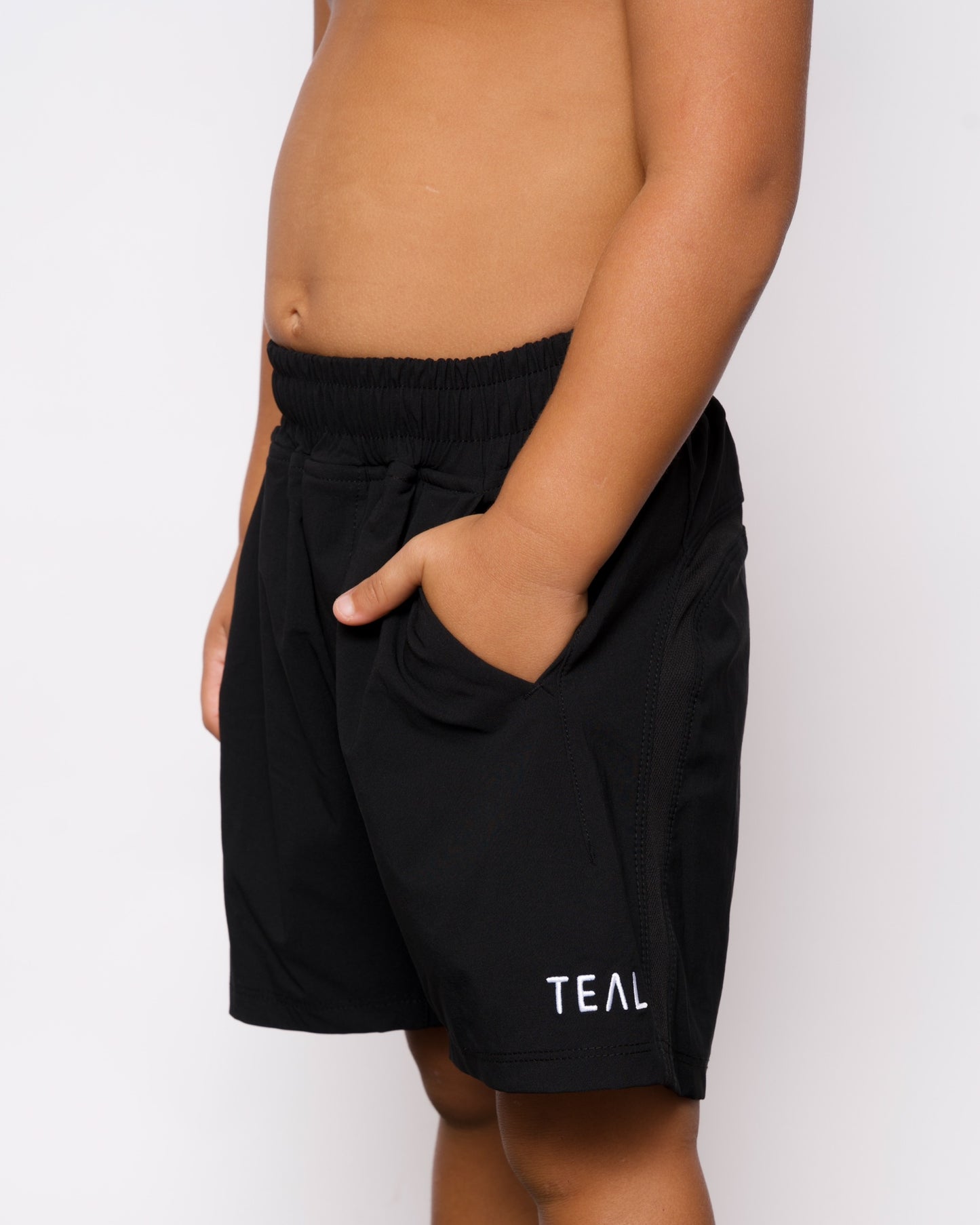 Boys Hybrid Short in Black