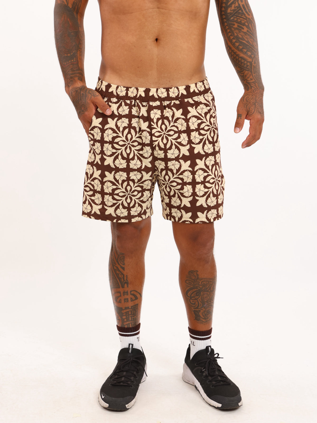 Luxe Hybrid 6” Men's Shorts in Brown Puakenikeni Quilt