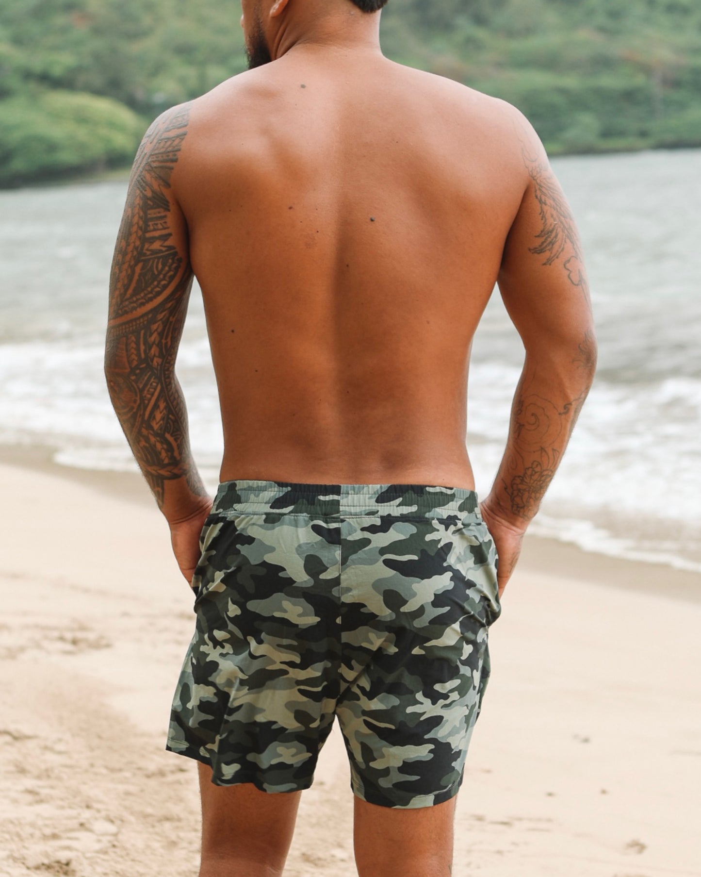 Luxe Hybrid 5" Men's Shorts in Green Camo