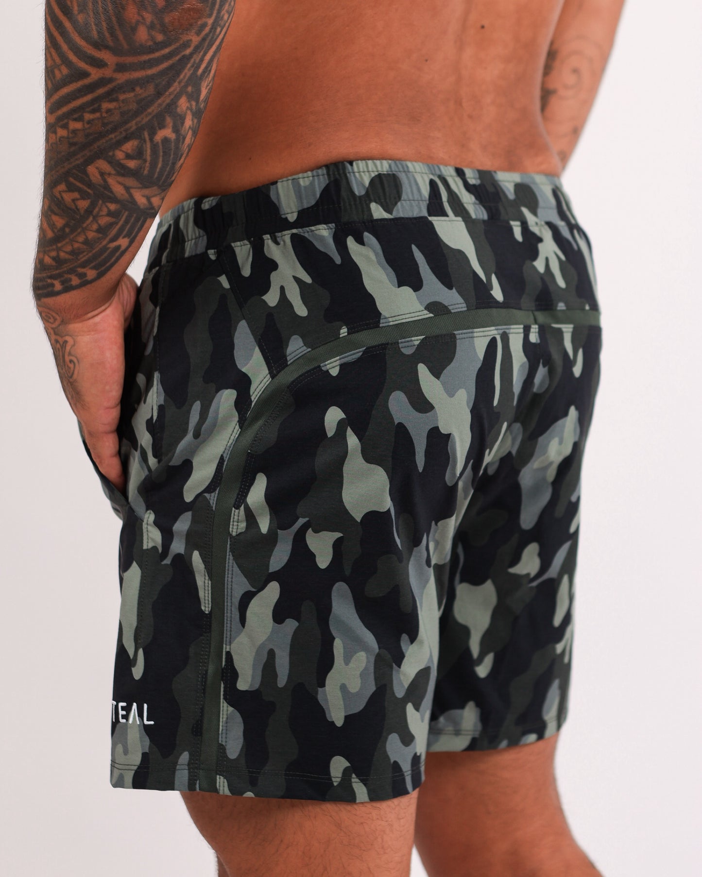Luxe Hybrid 5" Men's Shorts in Camo