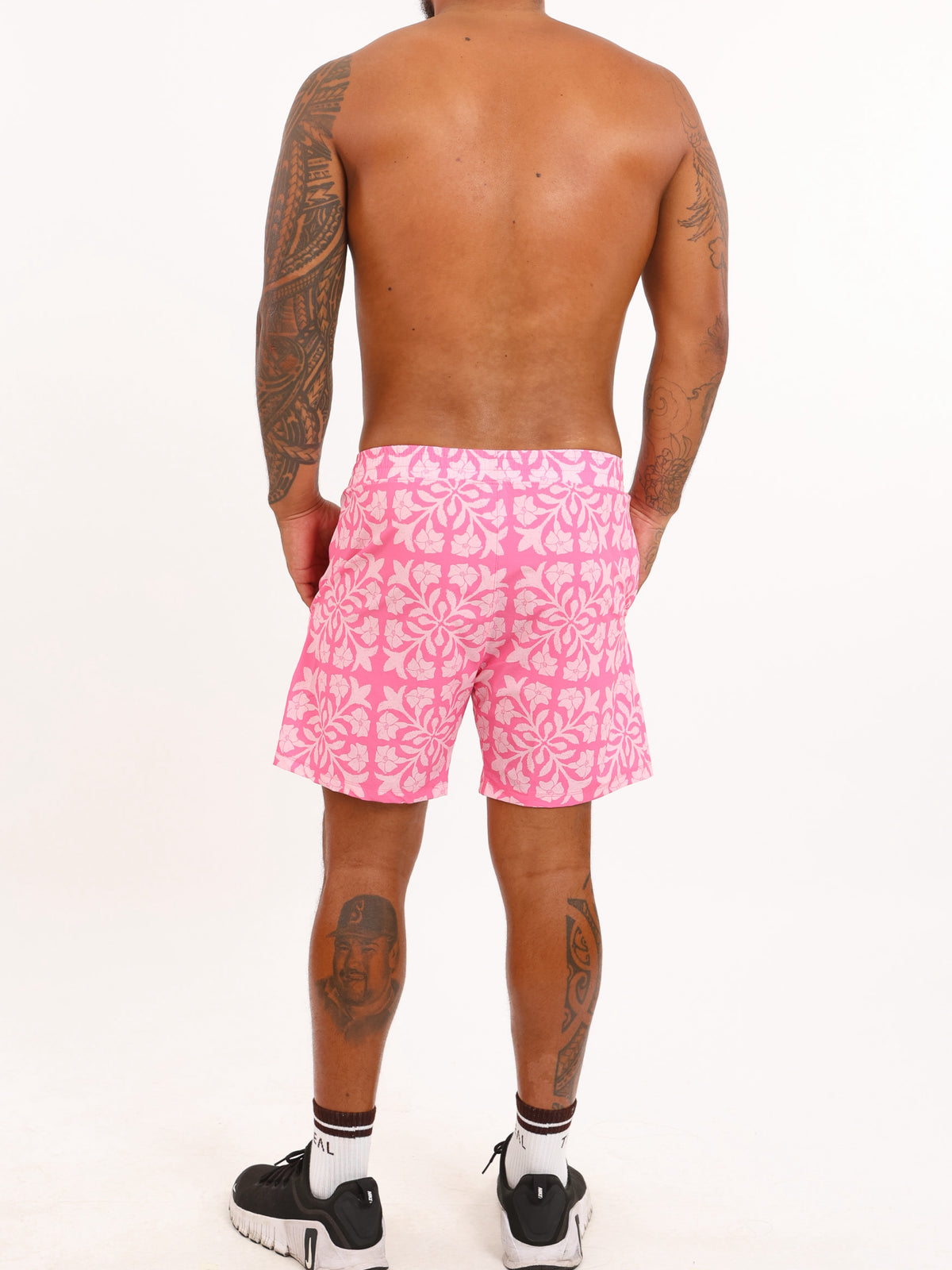 Luxe Hybrid 6” Men's Shorts in Pink Puakenikeni Quilt