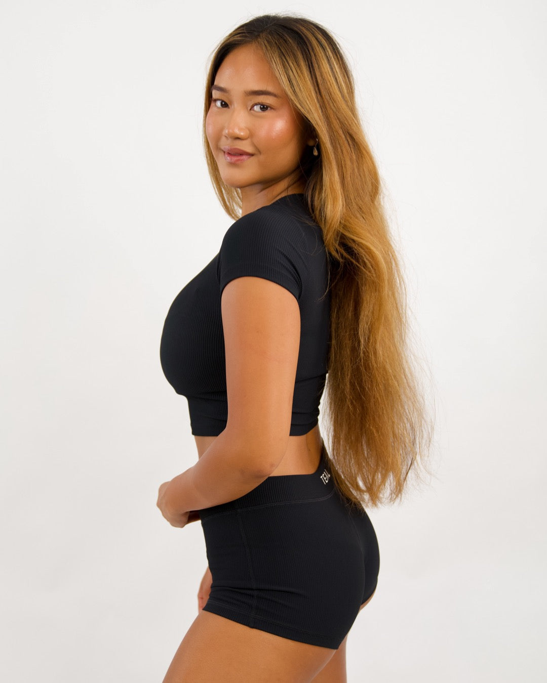 T-Shirt Crop Top in Ribbed Black