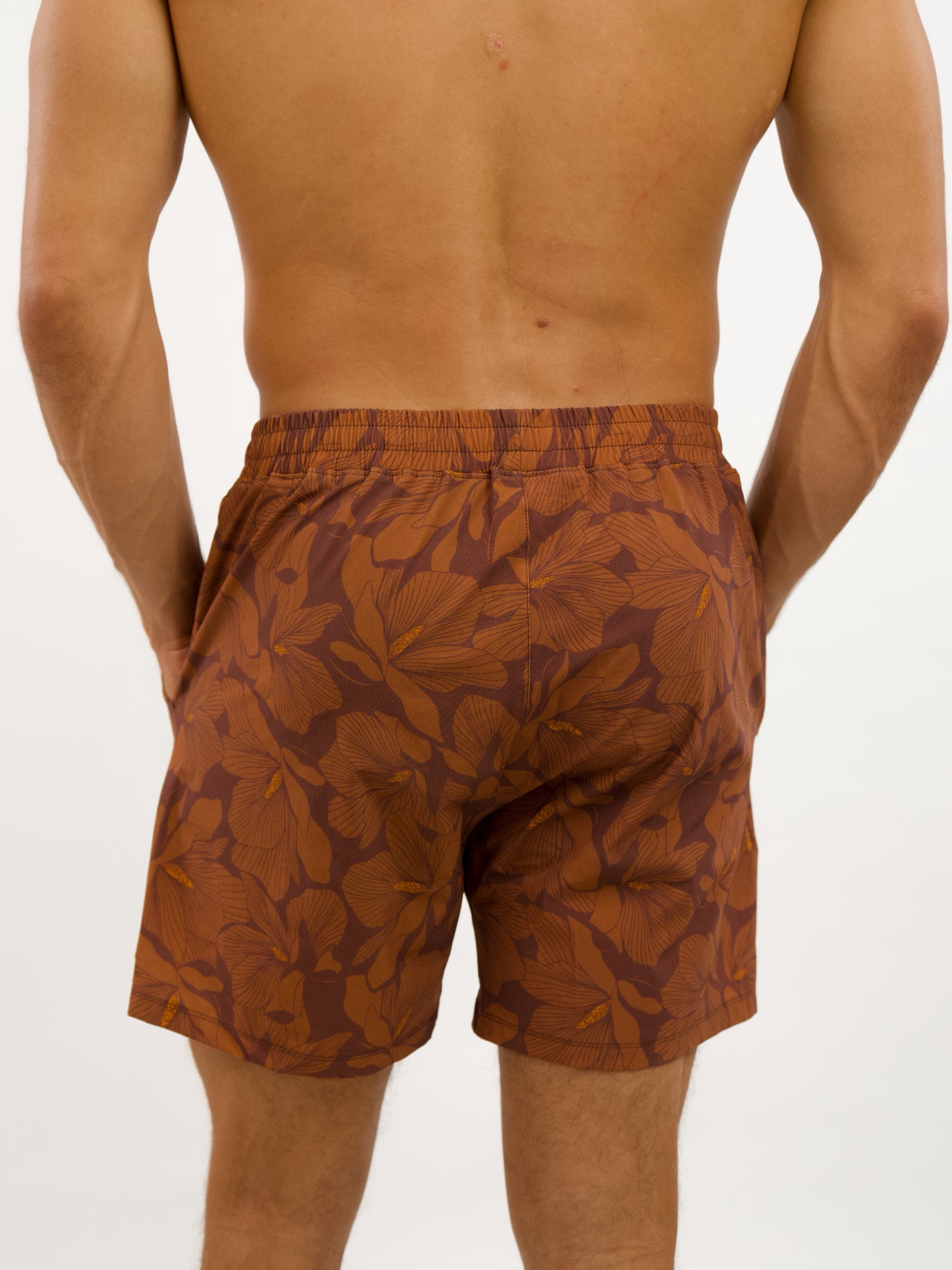 Luxe Hybrid 6” Men's Shorts in Chic Magnolia Brown
