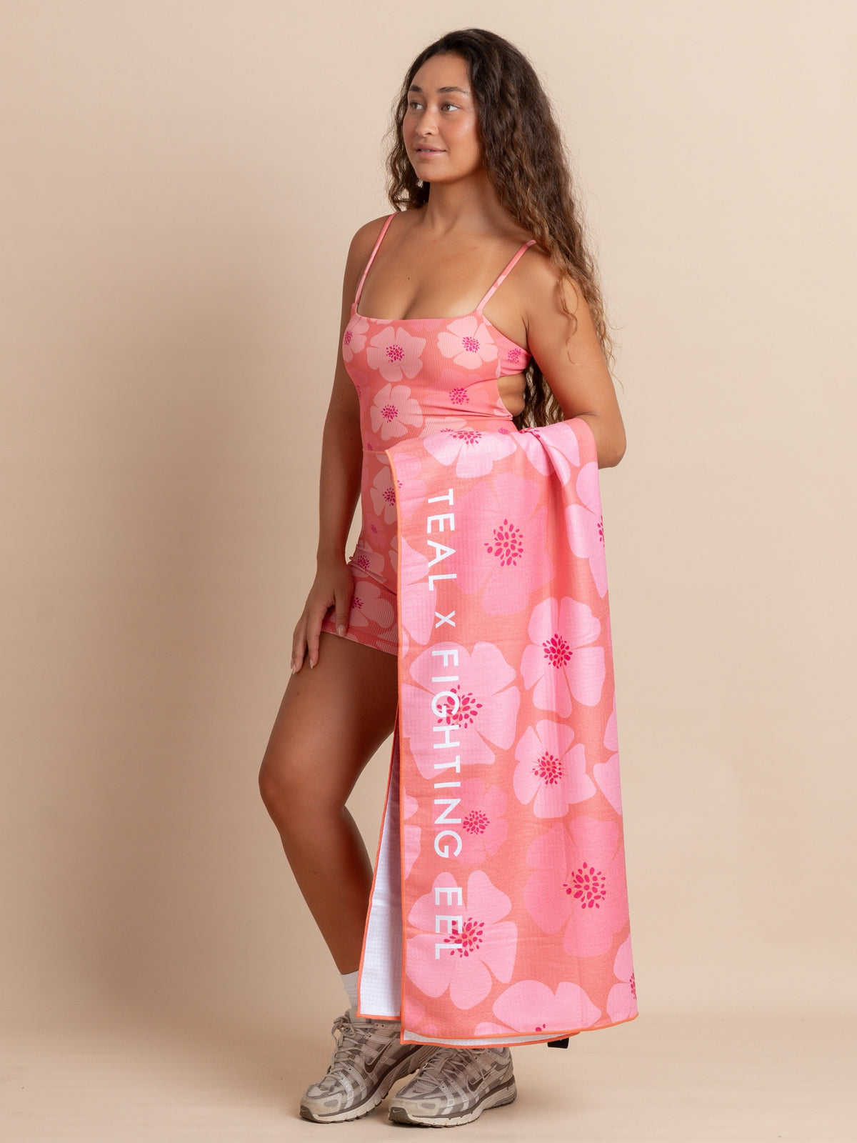 TEAL x FE Yoga Grip Towel in Floral Burst Rose