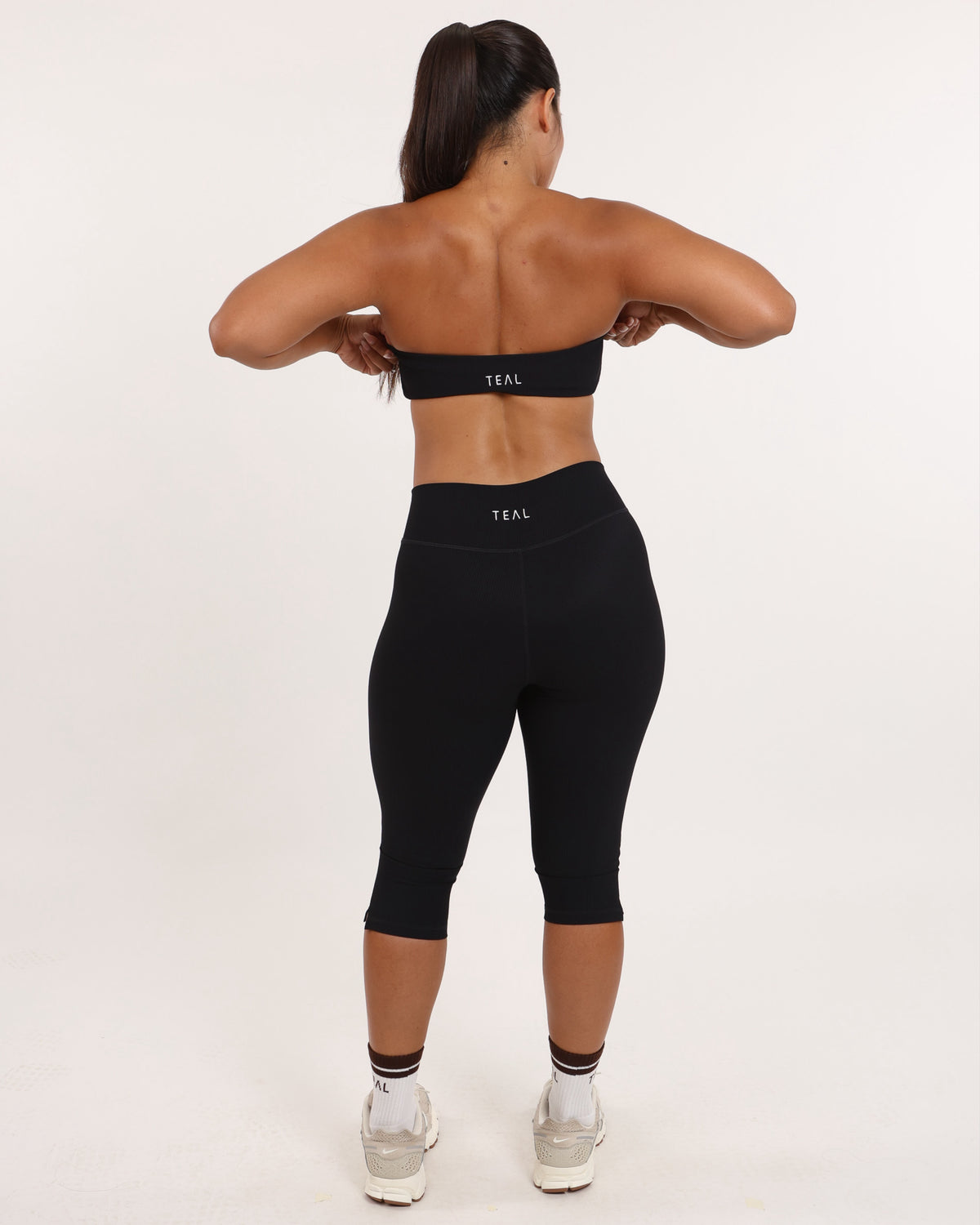 Essential Mid Rise Capri Leggings in Ribbed Black