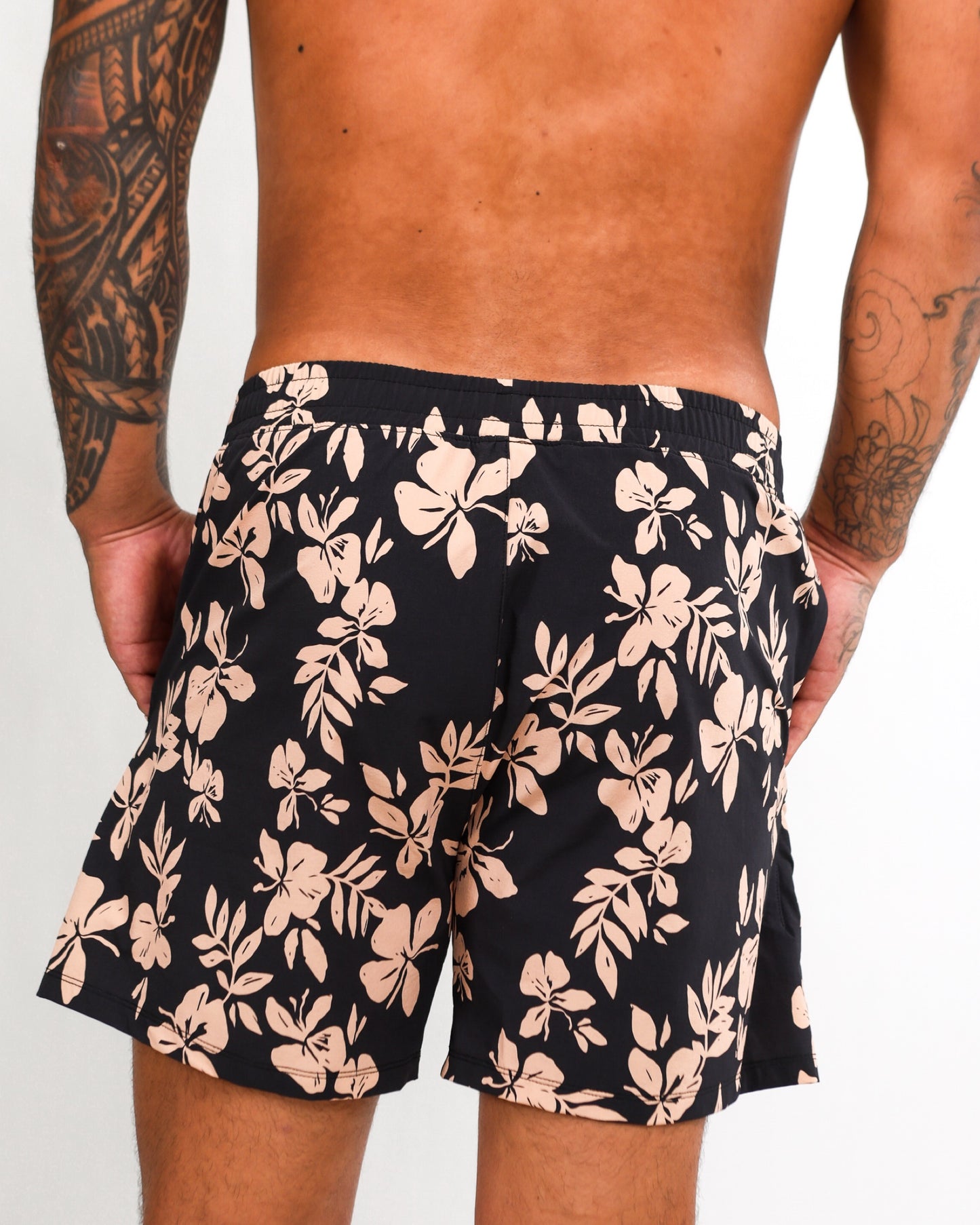 Luxe Hybrid 5” Men's Shorts in Okika Black
